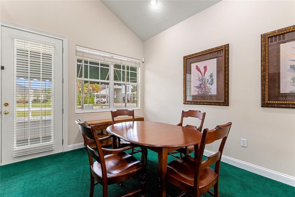 En Venta: $389,900 (2 camas, 2 baños, 2024 Pies cuadrados)