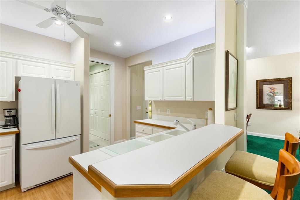 En Venta: $389,900 (2 camas, 2 baños, 2024 Pies cuadrados)