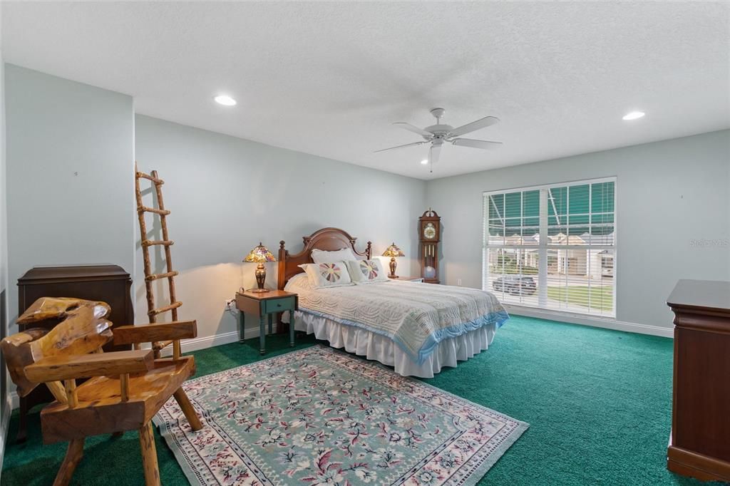 En Venta: $389,900 (2 camas, 2 baños, 2024 Pies cuadrados)