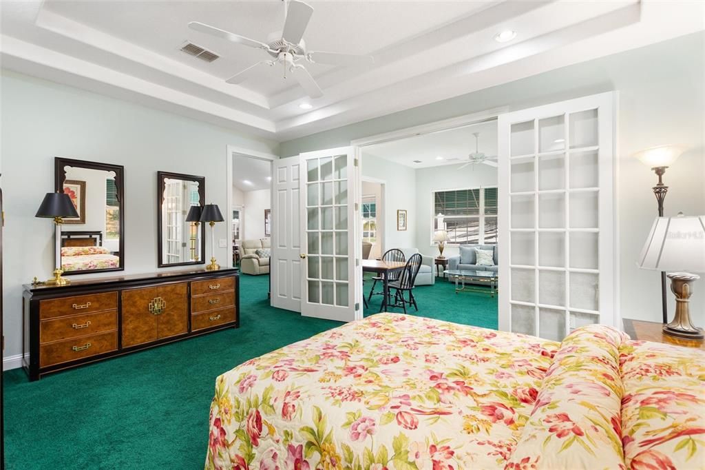 En Venta: $389,900 (2 camas, 2 baños, 2024 Pies cuadrados)