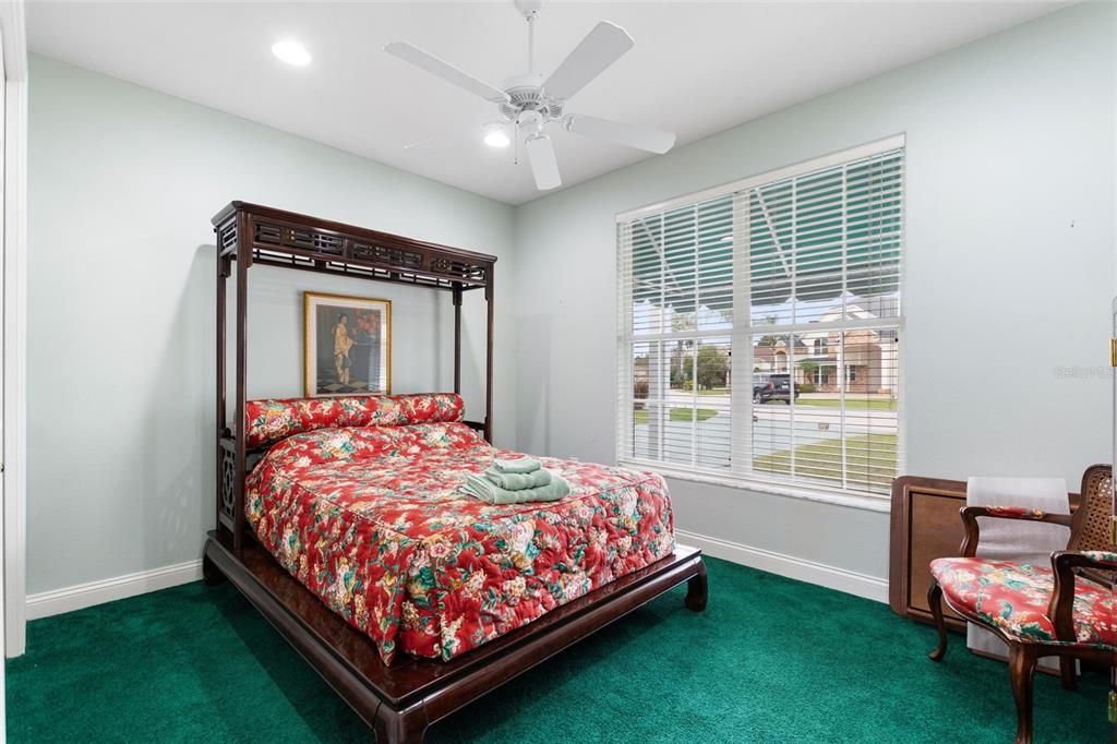 En Venta: $389,900 (2 camas, 2 baños, 2024 Pies cuadrados)