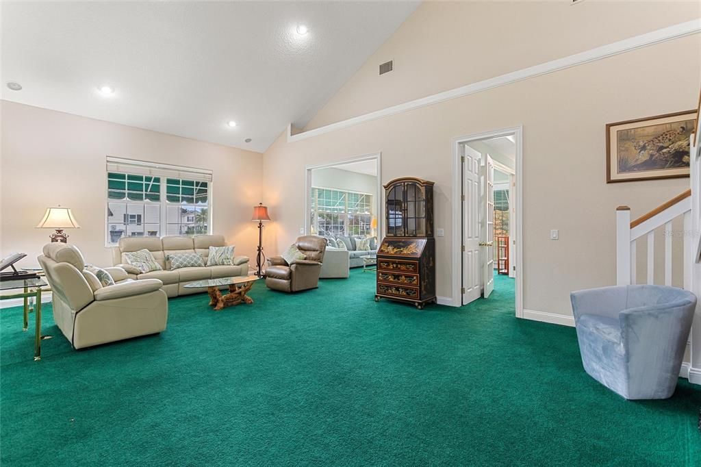 En Venta: $389,900 (2 camas, 2 baños, 2024 Pies cuadrados)