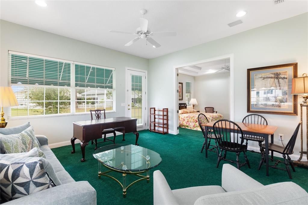 En Venta: $389,900 (2 camas, 2 baños, 2024 Pies cuadrados)