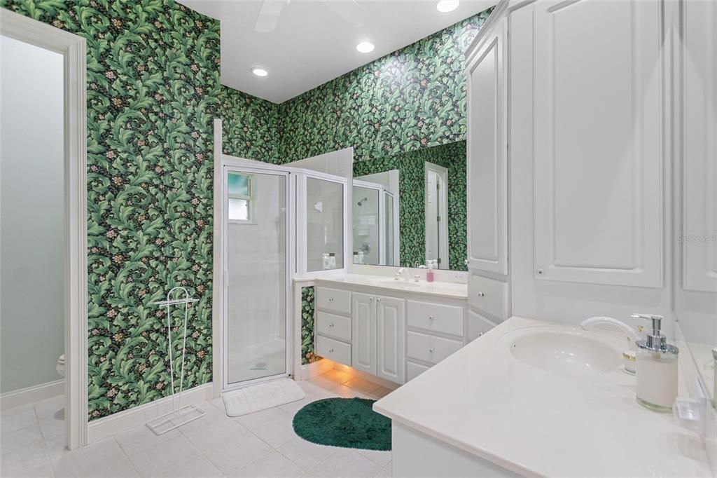 En Venta: $389,900 (2 camas, 2 baños, 2024 Pies cuadrados)