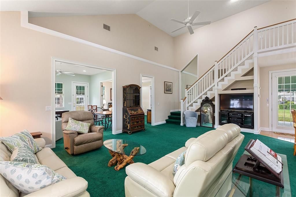 En Venta: $389,900 (2 camas, 2 baños, 2024 Pies cuadrados)