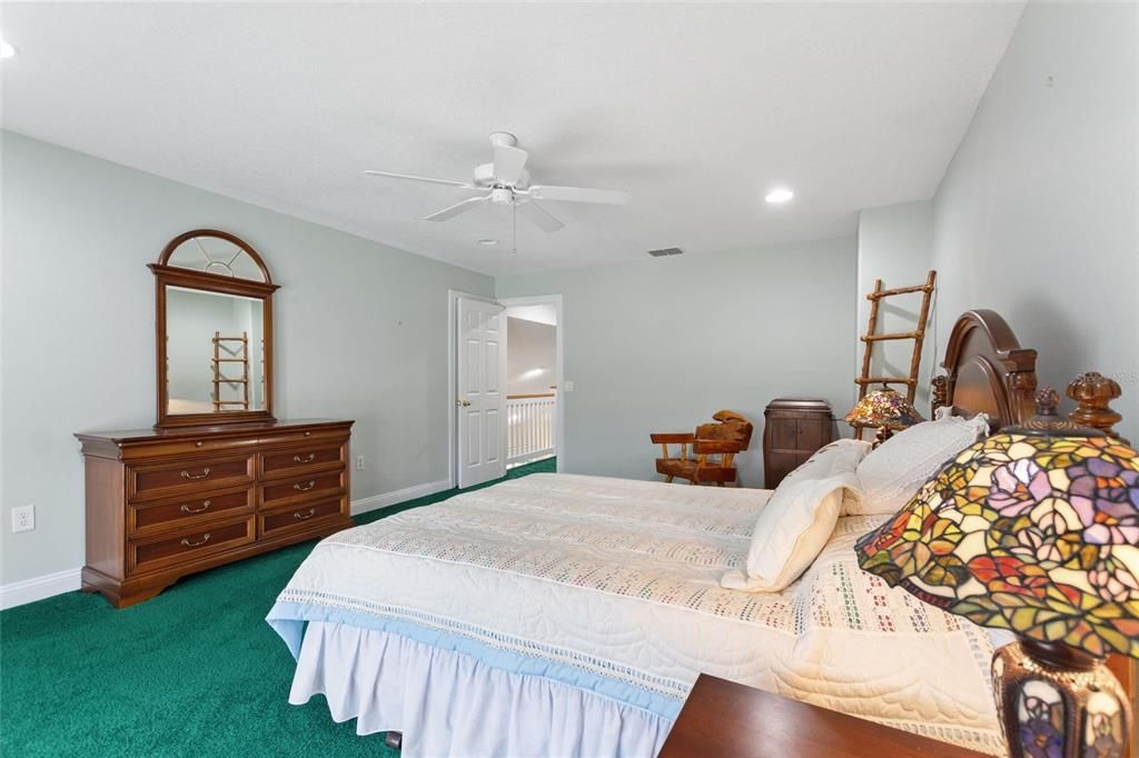 En Venta: $389,900 (2 camas, 2 baños, 2024 Pies cuadrados)