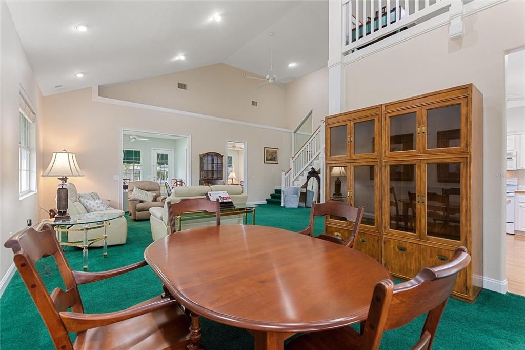 En Venta: $389,900 (2 camas, 2 baños, 2024 Pies cuadrados)