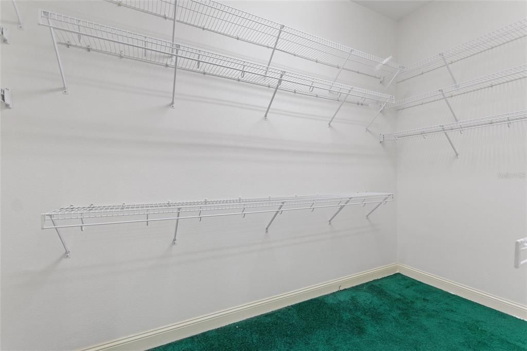 En Venta: $389,900 (2 camas, 2 baños, 2024 Pies cuadrados)