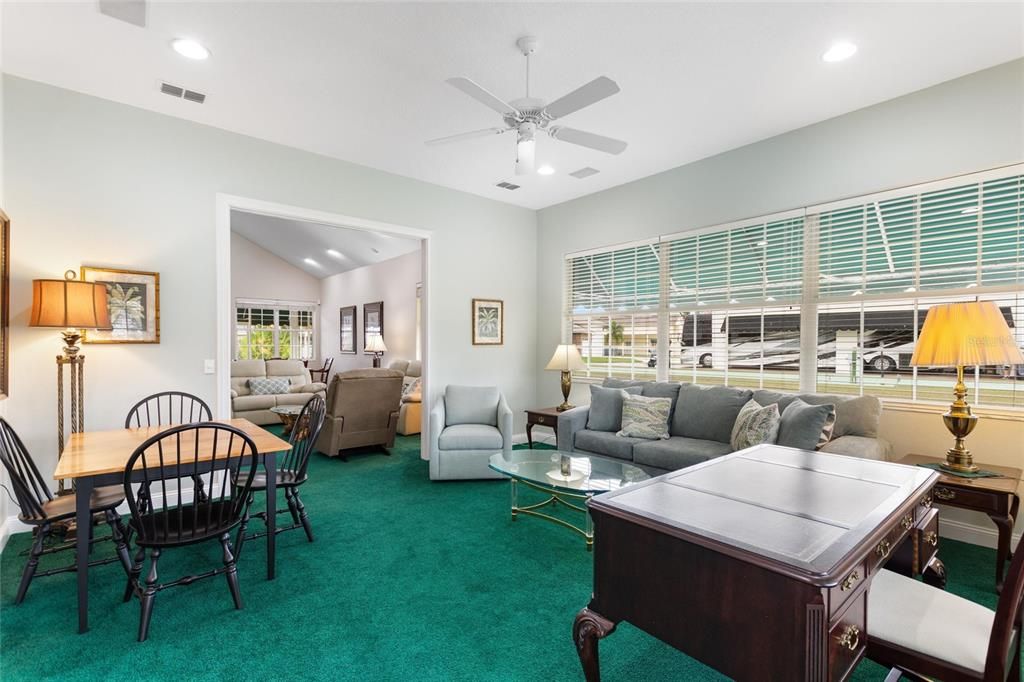 En Venta: $389,900 (2 camas, 2 baños, 2024 Pies cuadrados)