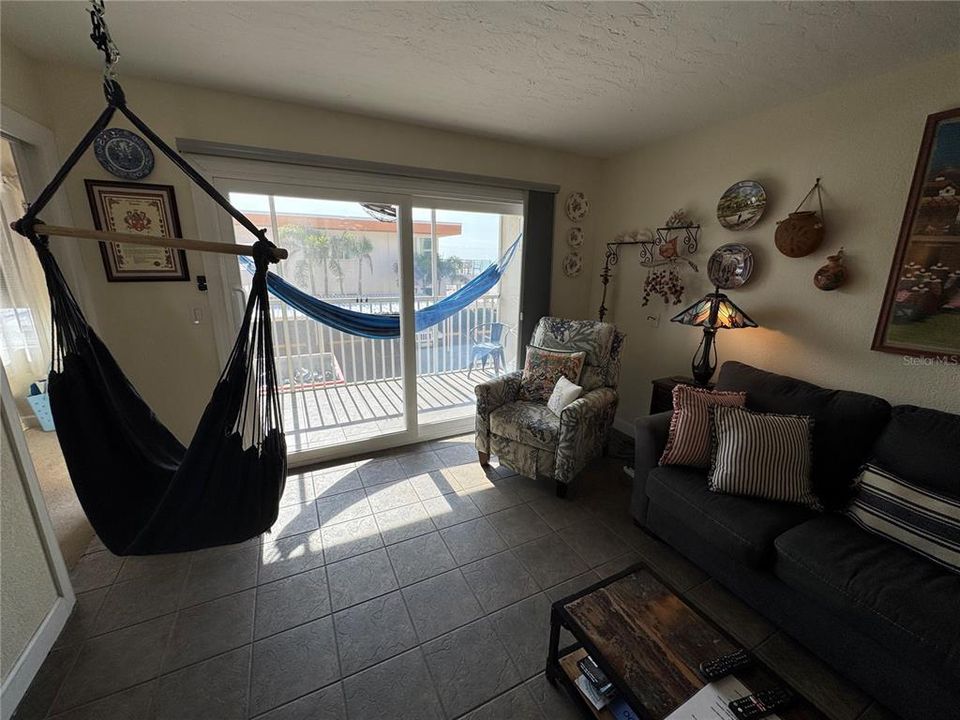 出租: $4,500 (2 贝兹, 2 浴室, 847 平方英尺)