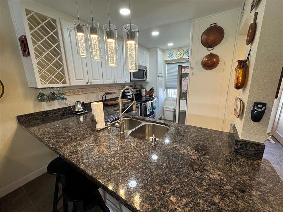 出租: $4,500 (2 贝兹, 2 浴室, 847 平方英尺)