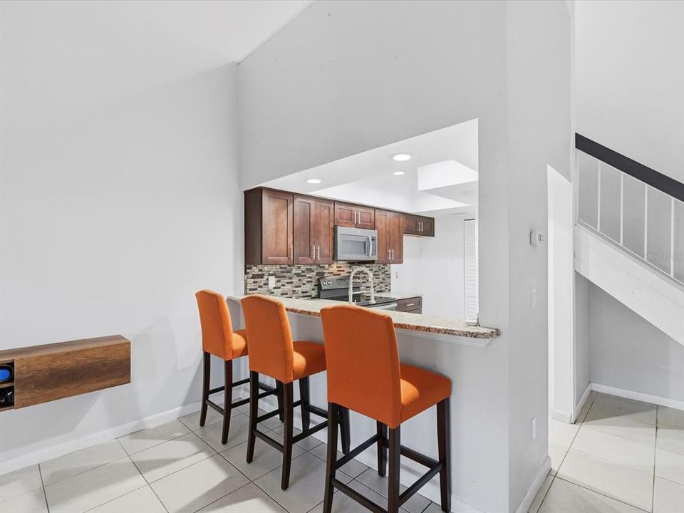 待售: $185,000 (2 贝兹, 2 浴室, 1021 平方英尺)