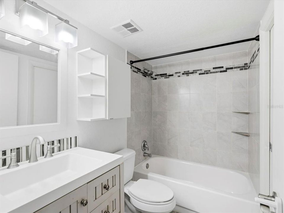 待售: $185,000 (2 贝兹, 2 浴室, 1021 平方英尺)