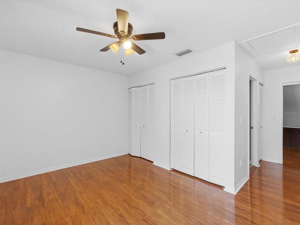 待售: $185,000 (2 贝兹, 2 浴室, 1021 平方英尺)