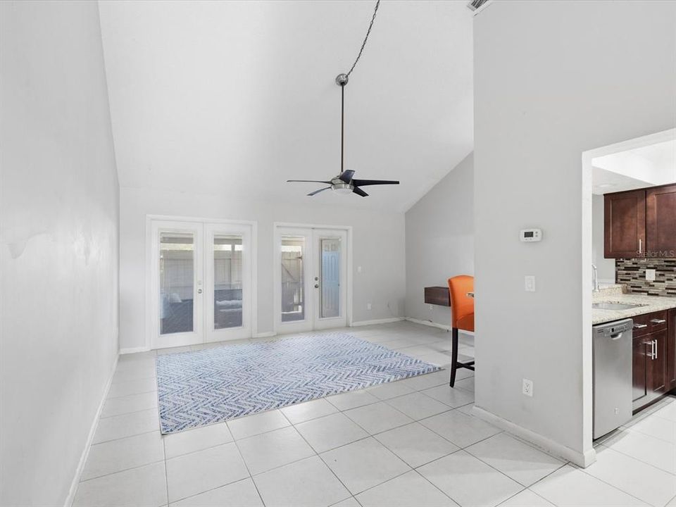 待售: $185,000 (2 贝兹, 2 浴室, 1021 平方英尺)