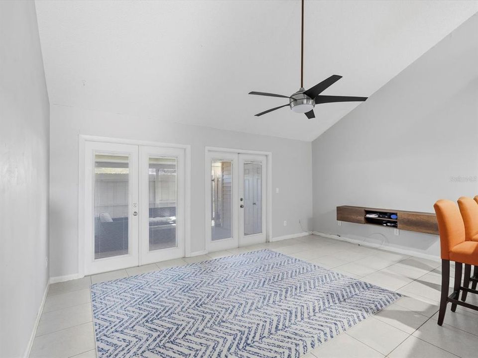 待售: $185,000 (2 贝兹, 2 浴室, 1021 平方英尺)