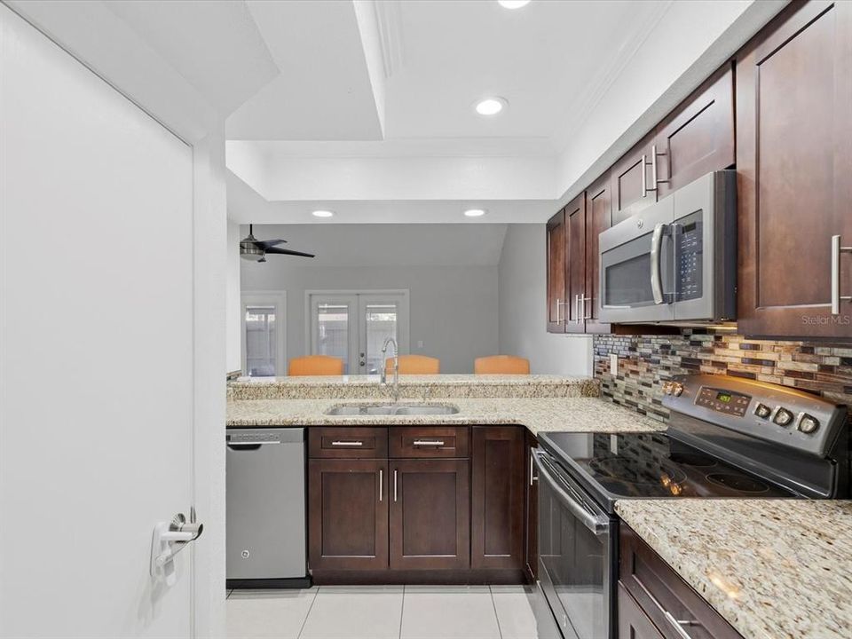 待售: $185,000 (2 贝兹, 2 浴室, 1021 平方英尺)