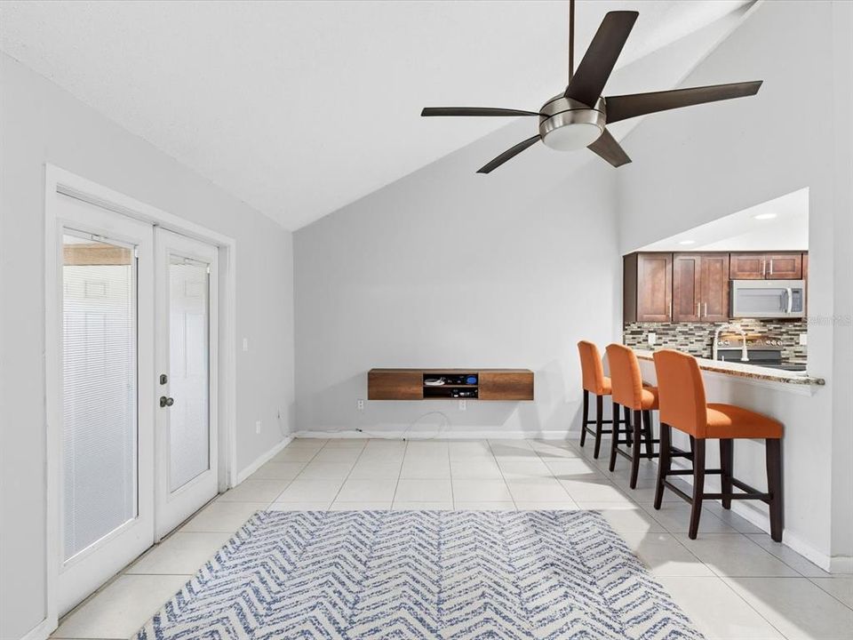 待售: $185,000 (2 贝兹, 2 浴室, 1021 平方英尺)