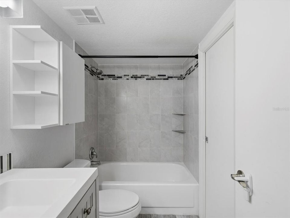 待售: $185,000 (2 贝兹, 2 浴室, 1021 平方英尺)