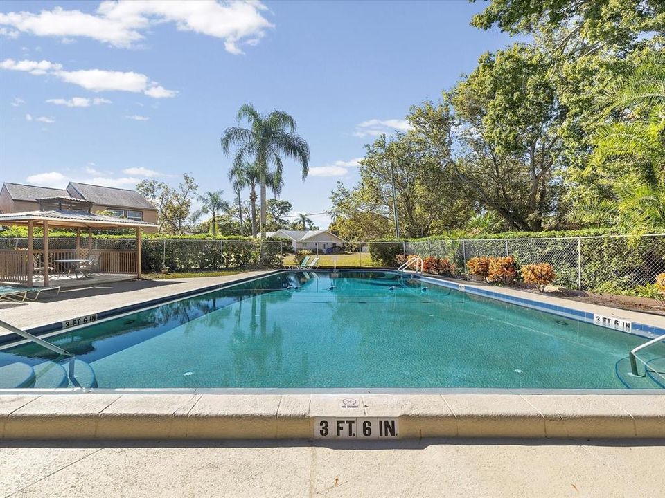 待售: $185,000 (2 贝兹, 2 浴室, 1021 平方英尺)