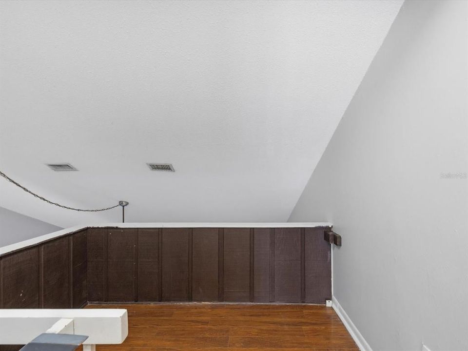 待售: $185,000 (2 贝兹, 2 浴室, 1021 平方英尺)