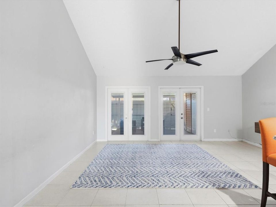 待售: $185,000 (2 贝兹, 2 浴室, 1021 平方英尺)