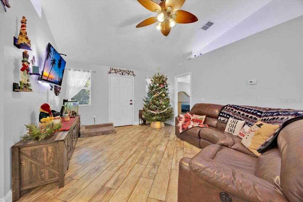 En Venta: $352,000 (3 camas, 2 baños, 1282 Pies cuadrados)