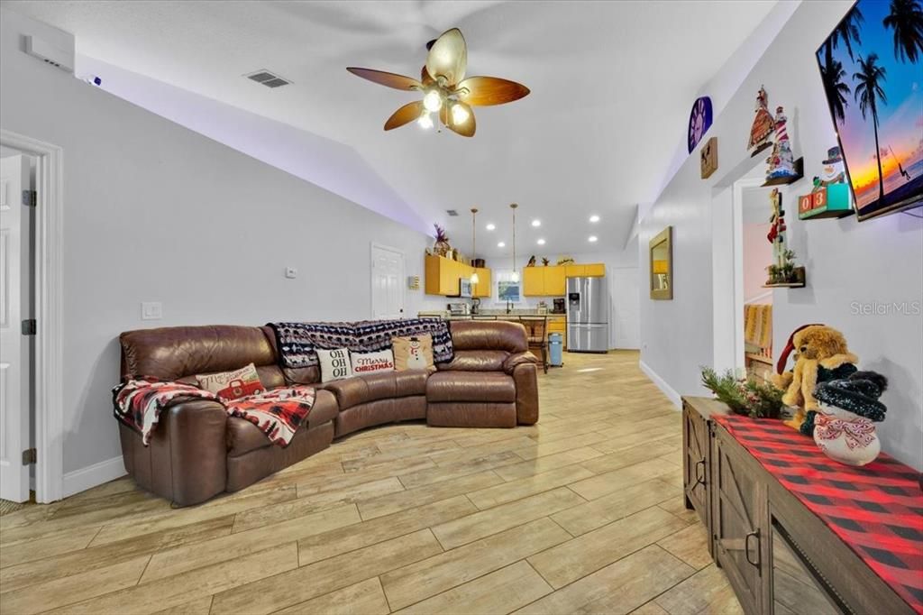 En Venta: $352,000 (3 camas, 2 baños, 1282 Pies cuadrados)