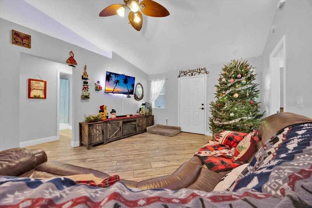 En Venta: $352,000 (3 camas, 2 baños, 1282 Pies cuadrados)