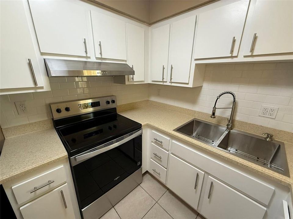 For Rent: $1,275 (1 beds, 1 baths, 550 Square Feet)