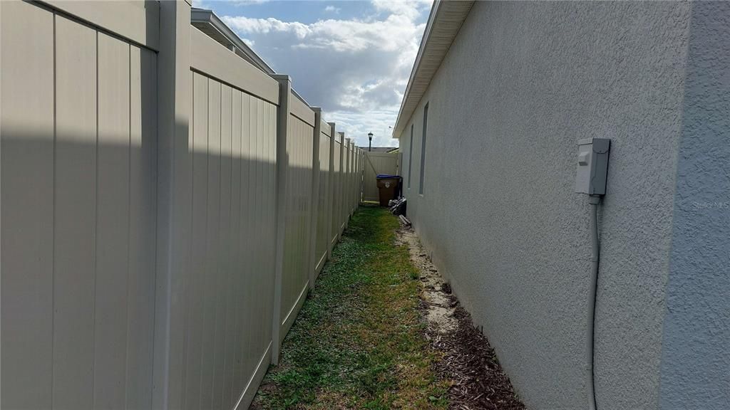 待售: $370,000 (4 贝兹, 3 浴室, 2106 平方英尺)