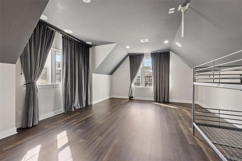 En Renta: $10,500 (5 camas, 4 baños, 4929 Pies cuadrados)