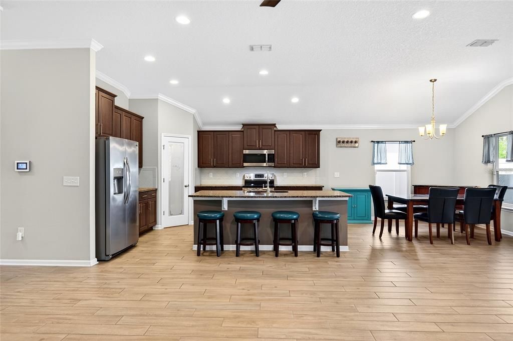 For Sale: $575,000 (4 beds, 3 baths, 2041 Square Feet)