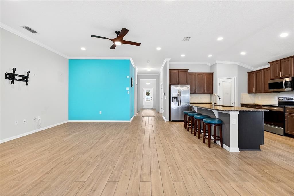 For Sale: $575,000 (4 beds, 3 baths, 2041 Square Feet)