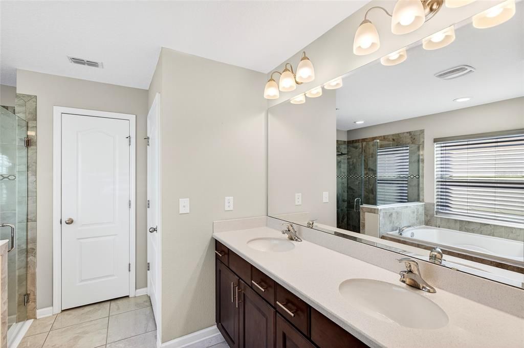 For Sale: $575,000 (4 beds, 3 baths, 2041 Square Feet)