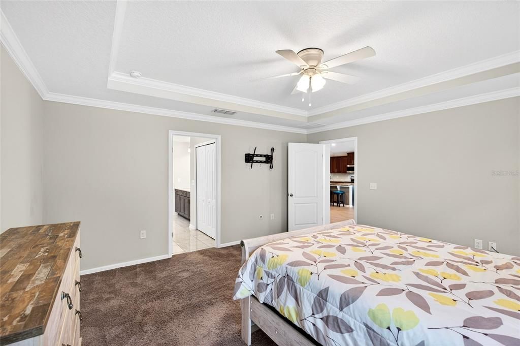 For Sale: $575,000 (4 beds, 3 baths, 2041 Square Feet)