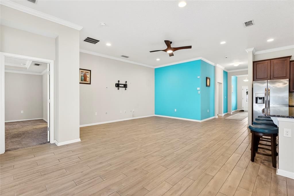 For Sale: $575,000 (4 beds, 3 baths, 2041 Square Feet)