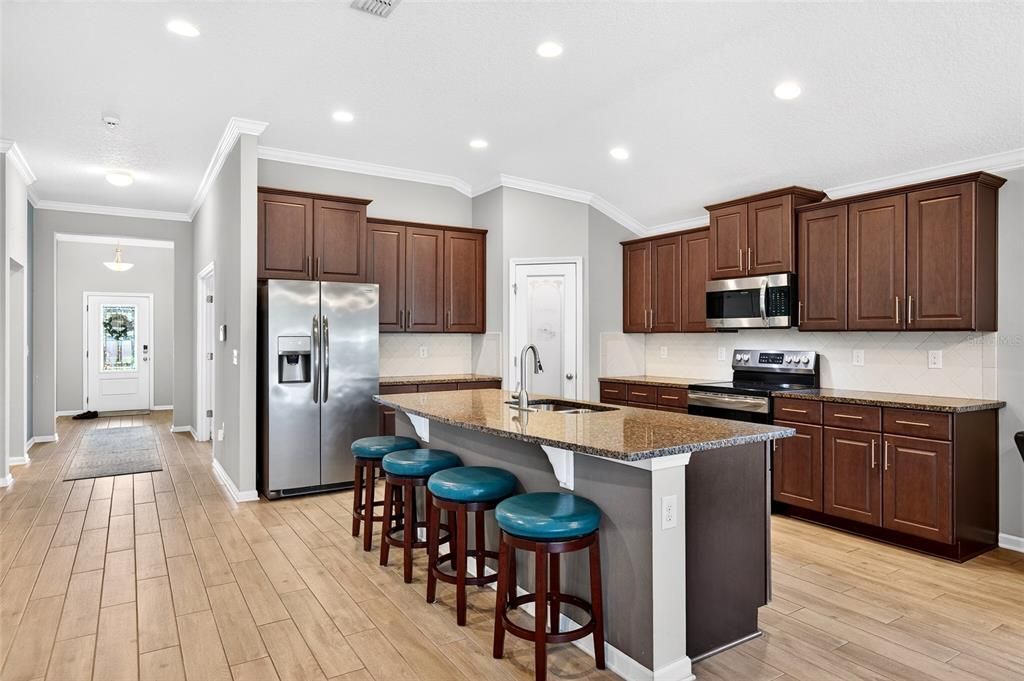 For Sale: $575,000 (4 beds, 3 baths, 2041 Square Feet)