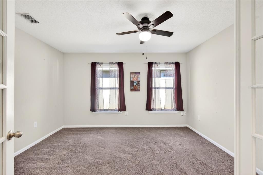 For Sale: $575,000 (4 beds, 3 baths, 2041 Square Feet)