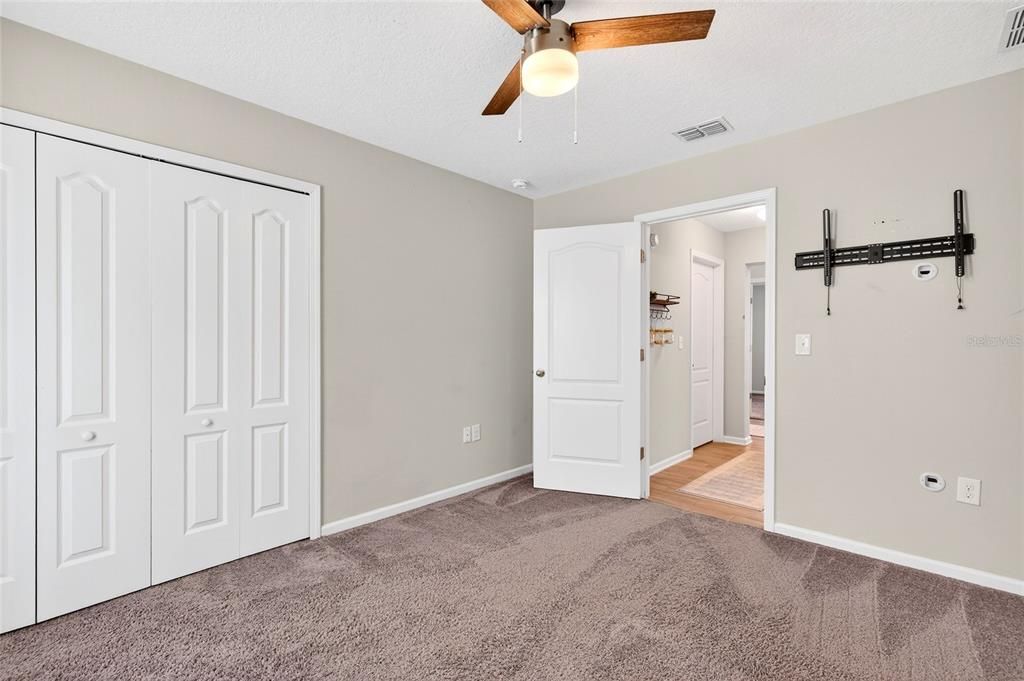 For Sale: $575,000 (4 beds, 3 baths, 2041 Square Feet)