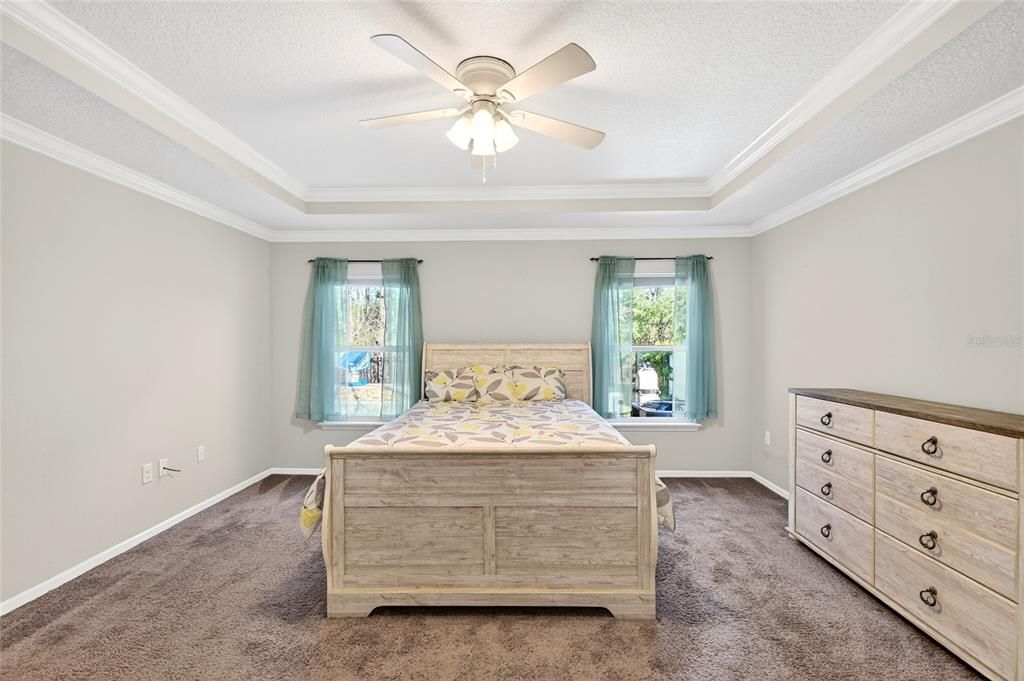 For Sale: $575,000 (4 beds, 3 baths, 2041 Square Feet)