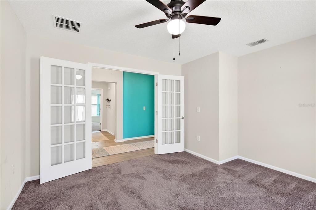 For Sale: $575,000 (4 beds, 3 baths, 2041 Square Feet)