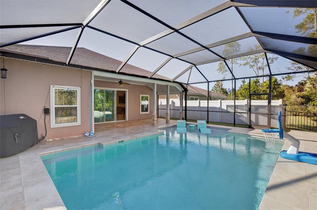 For Sale: $575,000 (4 beds, 3 baths, 2041 Square Feet)