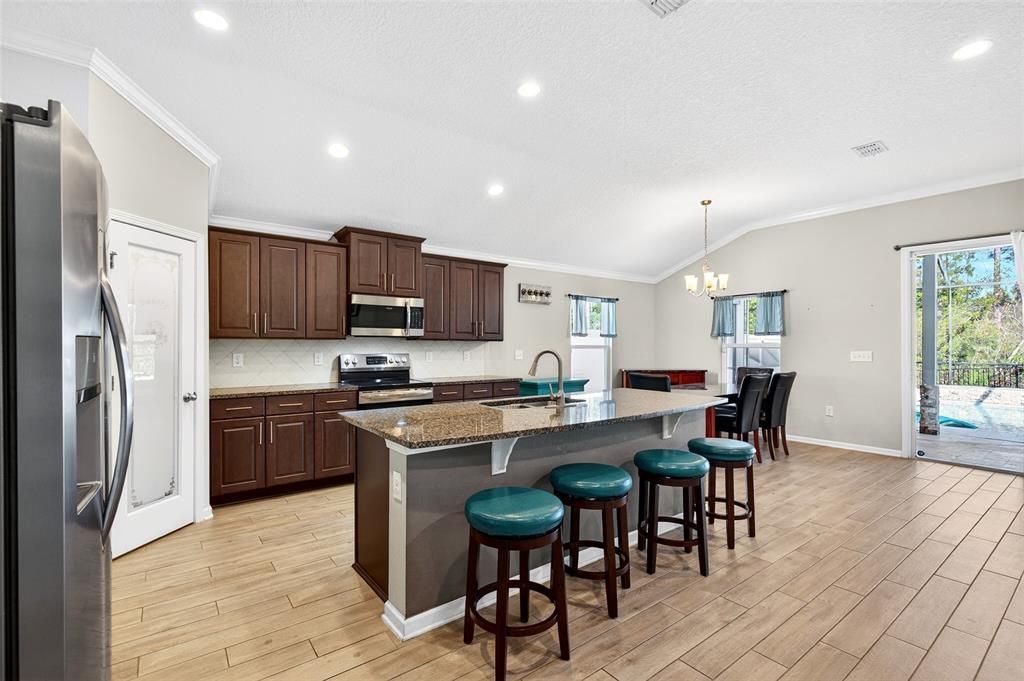 For Sale: $575,000 (4 beds, 3 baths, 2041 Square Feet)