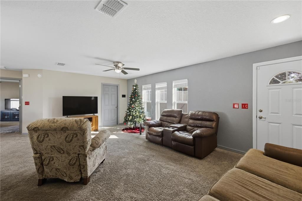 En Venta: $249,900 (3 camas, 2 baños, 1390 Pies cuadrados)