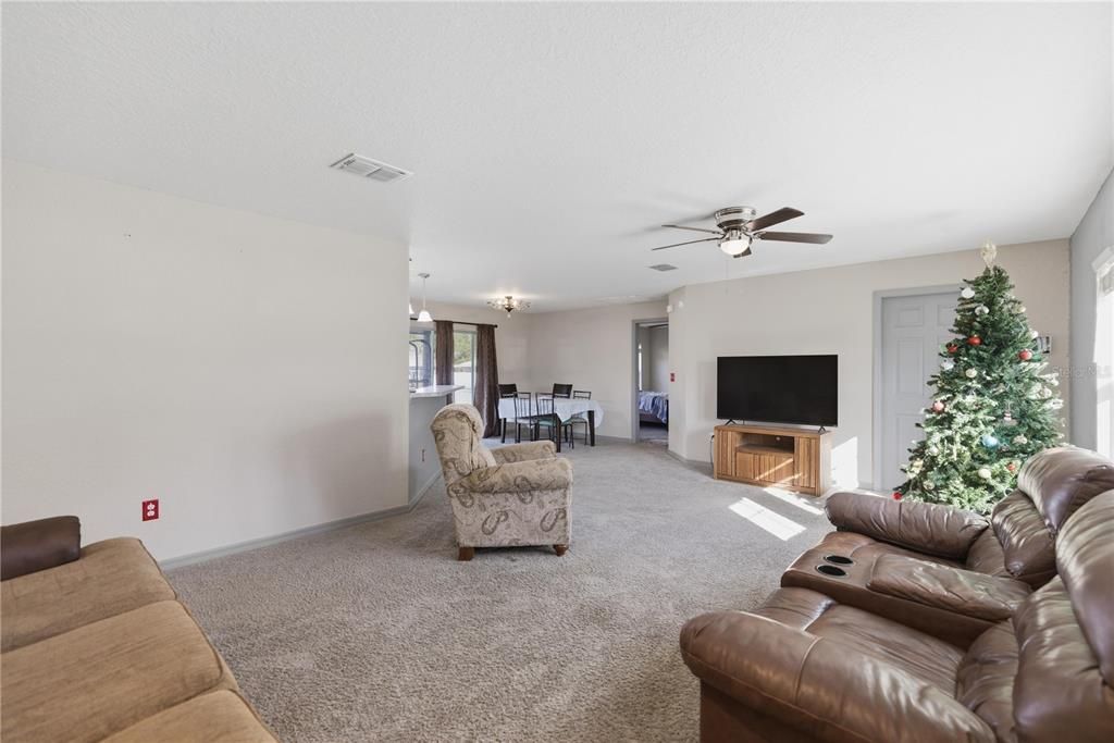 En Venta: $249,900 (3 camas, 2 baños, 1390 Pies cuadrados)