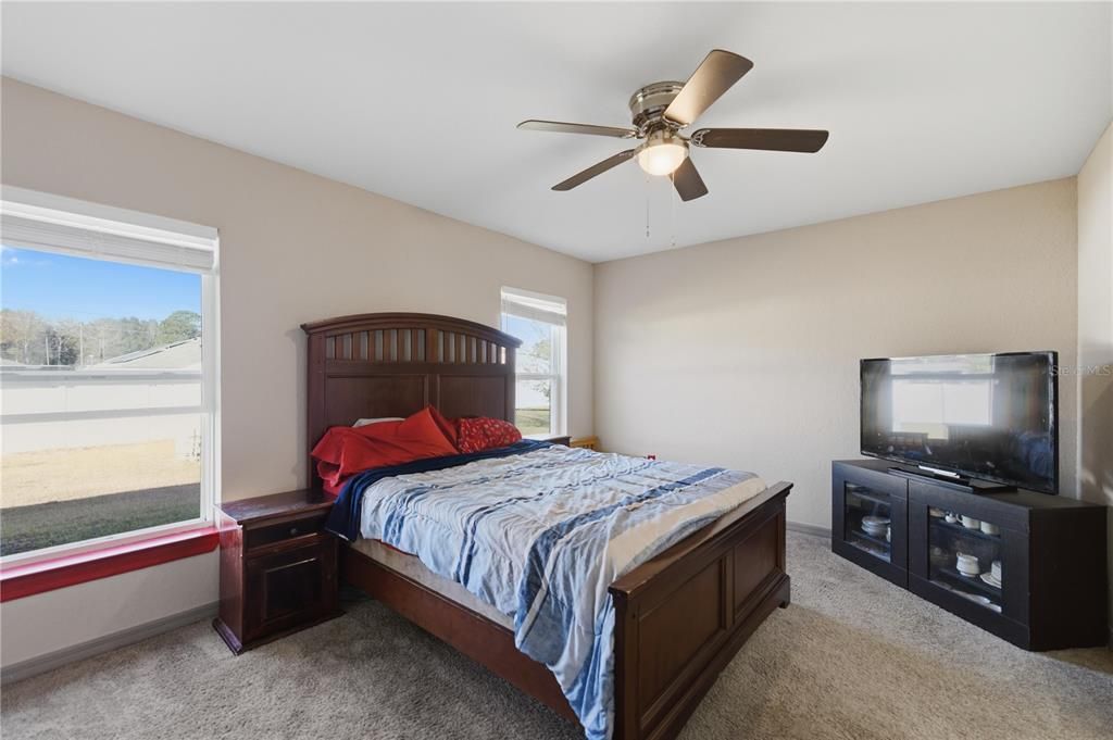 En Venta: $249,900 (3 camas, 2 baños, 1390 Pies cuadrados)