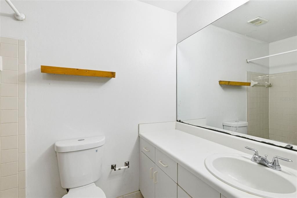 For Sale: $185,000 (2 beds, 2 baths, 910 Square Feet)