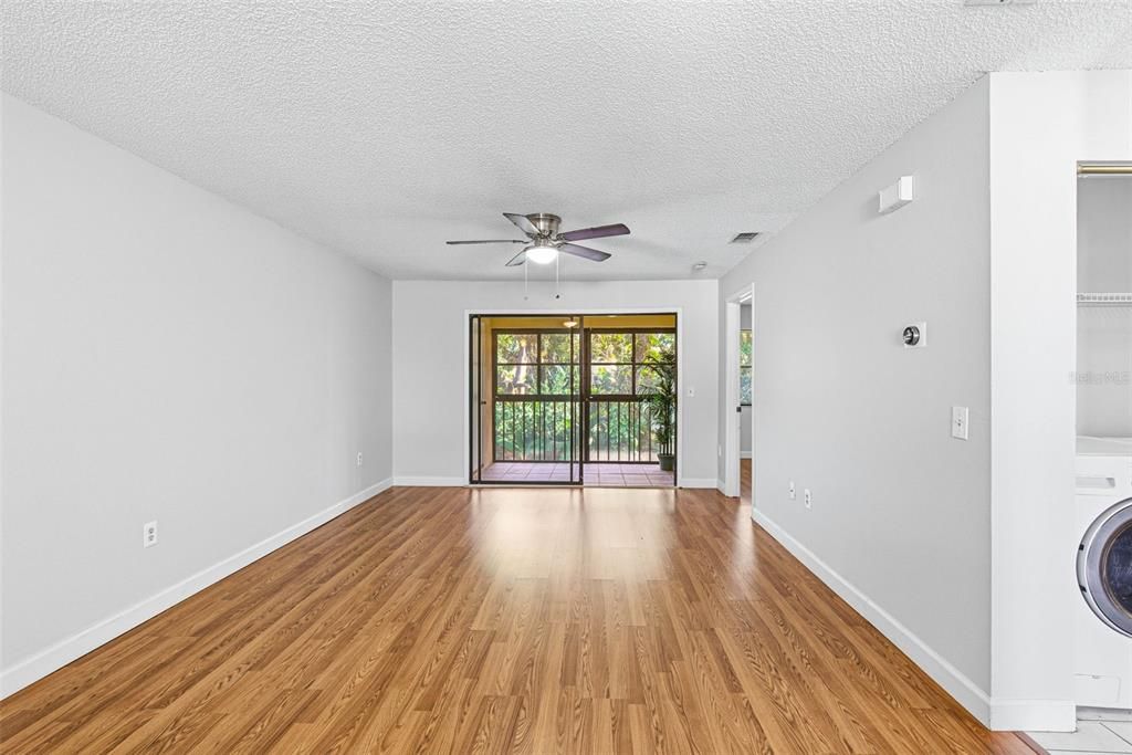 For Sale: $185,000 (2 beds, 2 baths, 910 Square Feet)