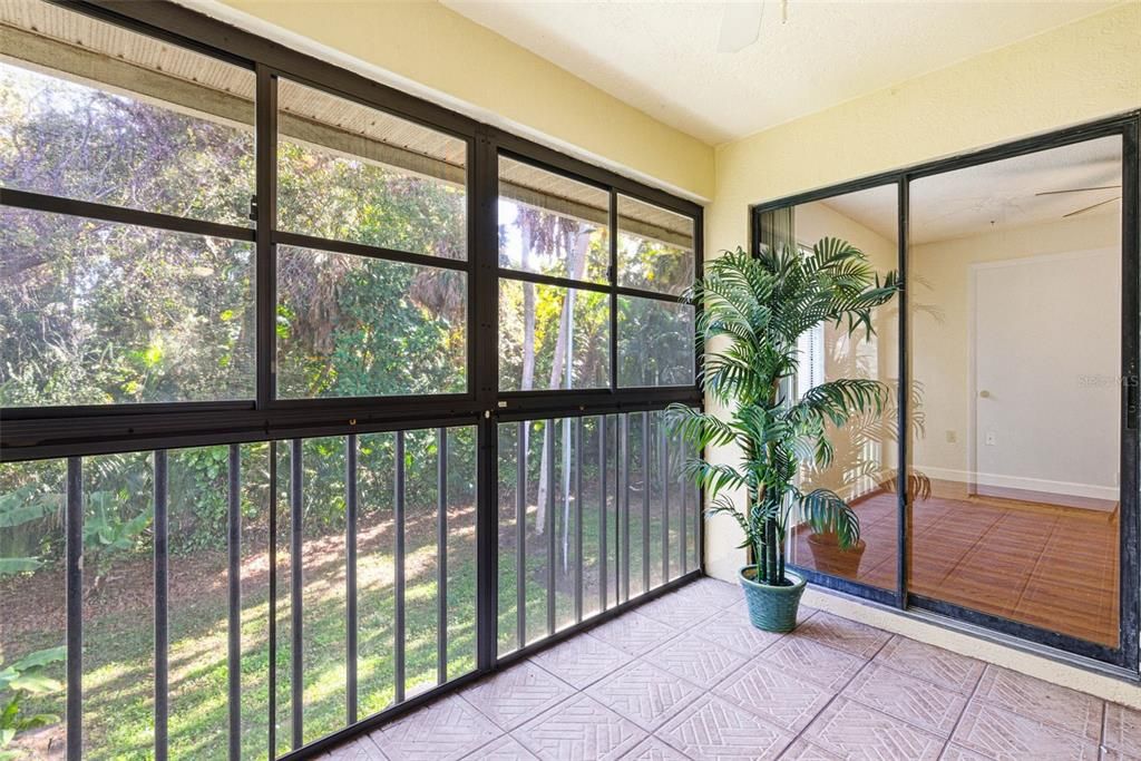 For Sale: $185,000 (2 beds, 2 baths, 910 Square Feet)